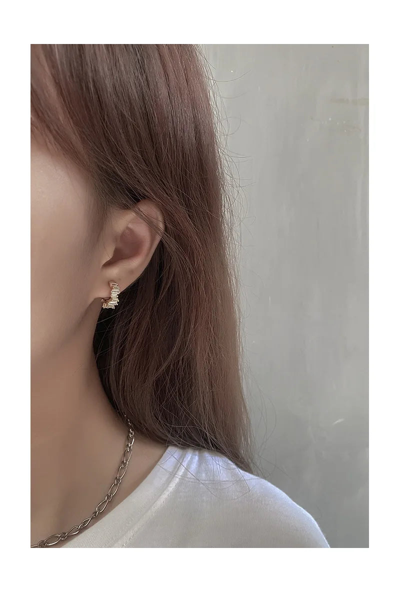 F.I.N.S 1pc Korean Fashion Design Sugar Cube Sterling Silver Ear Clip without Piercing Misplaced Shiny Zircon Catilage Earrings