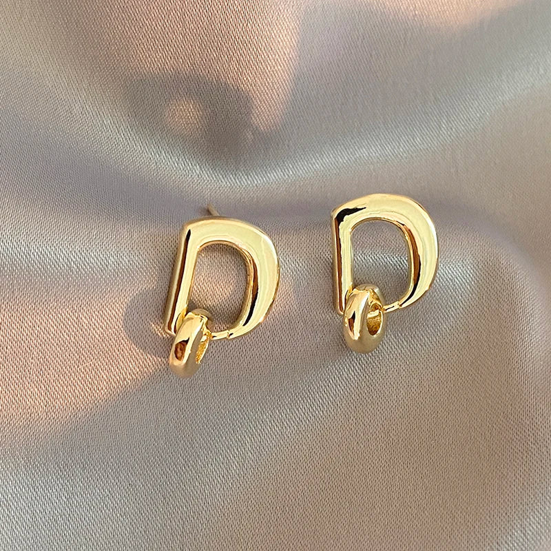 Classic and Minimalist Design Metal D-letter Circular Pendant Earrings Exquisite Accessories for Women at 2023 Fashion Jewelry