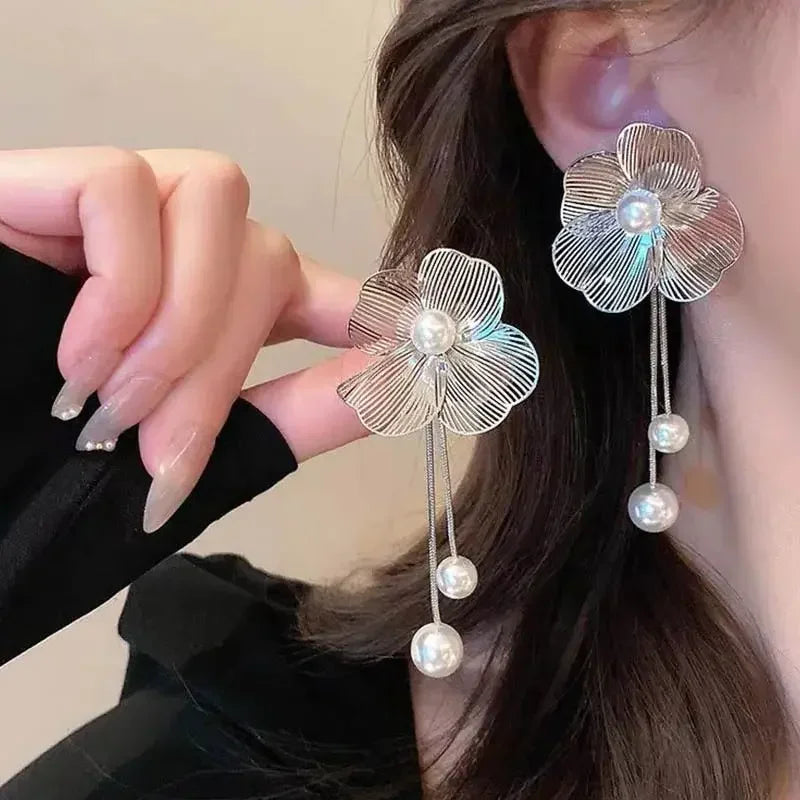 Romantic Flower Petal Long Tassel Drop Earrings for Women 2024 Trend Imitation Pearl Hanging Piercing Earrings Wed Jewelry Gift