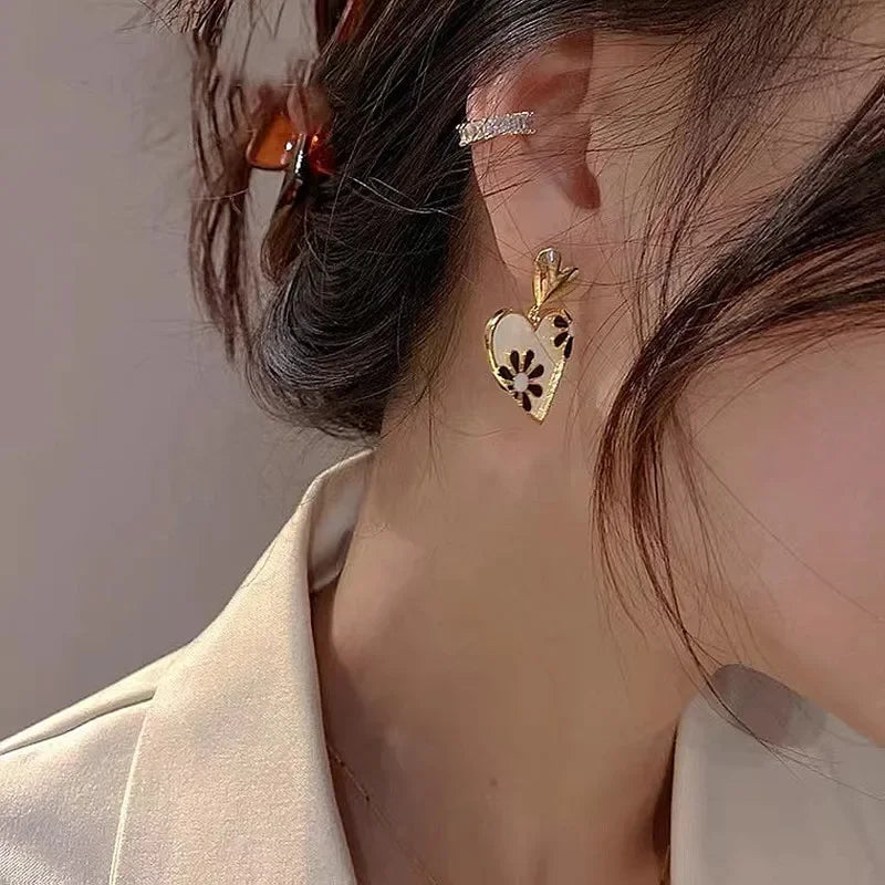 Korean Fashion Cute Flower Heart Stud Earrings For Women Vintage Rose Daisy Pattern Enamel Earrings Bridal Wedding Jewelry