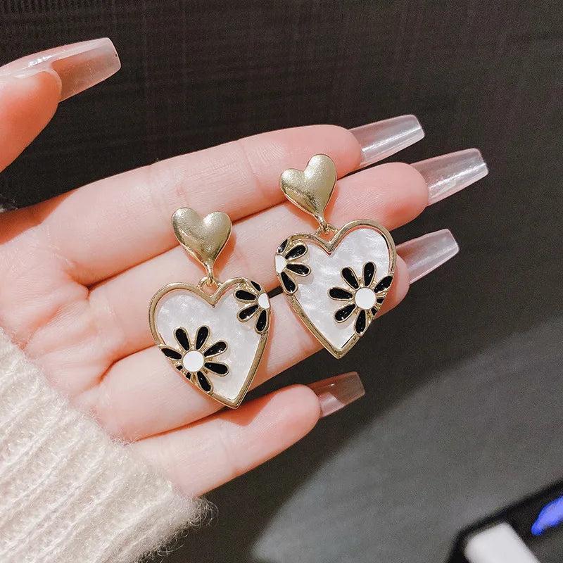 Korean Fashion Cute Flower Heart Stud Earrings For Women Vintage Rose Daisy Pattern Enamel Earrings Bridal Wedding Jewelry