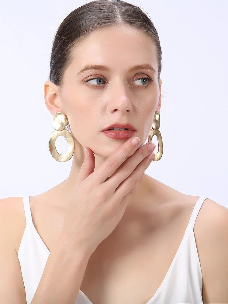 Geometric Hollow Out Dangle Earrings for Women European and American Metal Oval Drop Earrings Fashion Ear Jewelry Female Gifts