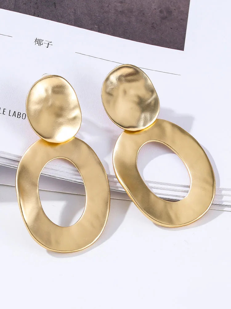 Geometric Hollow Out Dangle Earrings for Women European and American Metal Oval Drop Earrings Fashion Ear Jewelry Female Gifts