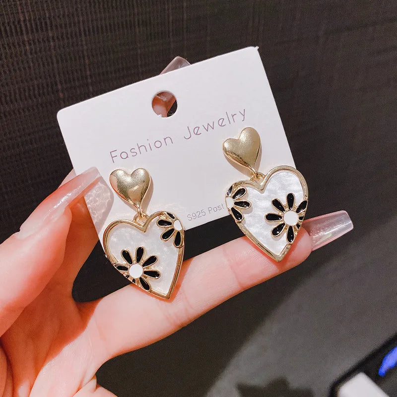 Korean Fashion Cute Flower Heart Stud Earrings For Women Vintage Rose Daisy Pattern Enamel Earrings Bridal Wedding Jewelry