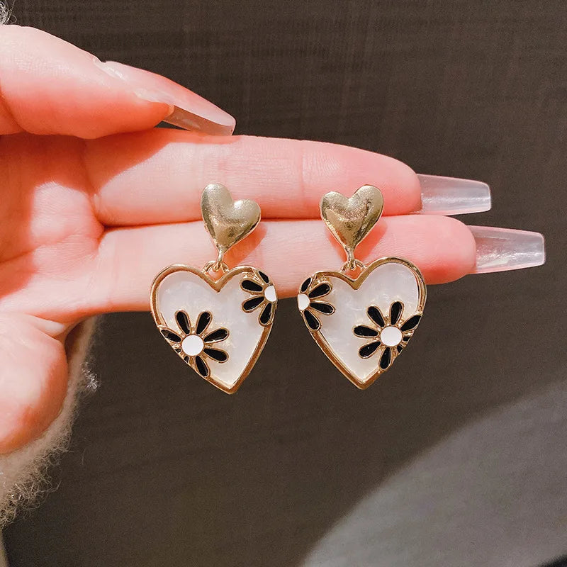 Korean Fashion Cute Flower Heart Stud Earrings For Women Vintage Rose Daisy Pattern Enamel Earrings Bridal Wedding Jewelry