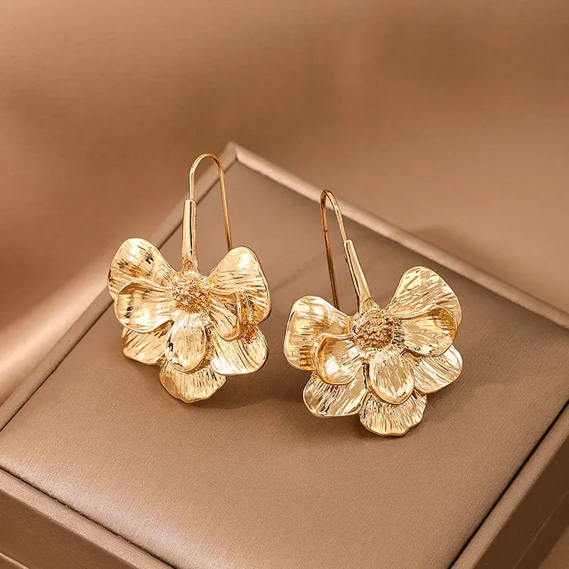 Trendy Earrings For Women Minimalist Metal Creative Flower Ear Hook Holiday Party Gift OL Fashion Jewelry Accessories E477