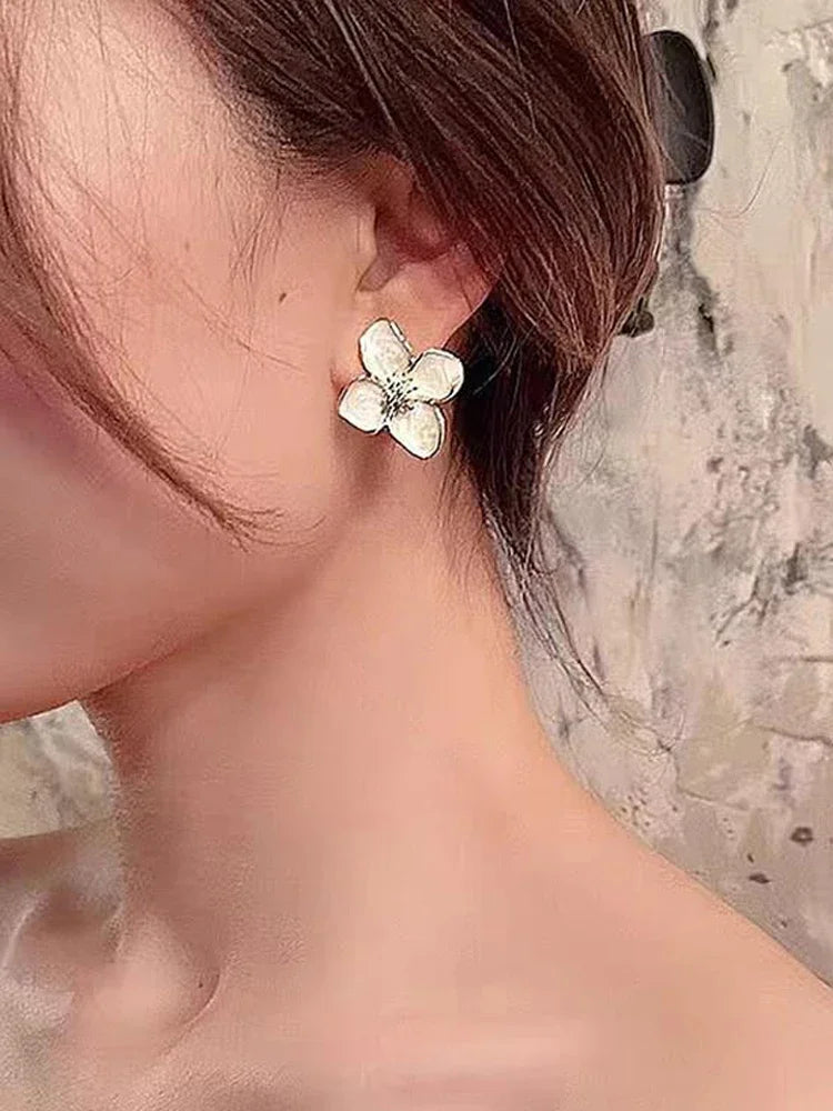 Fashion Korean Women Retro Drip Glaze Red Flower Earrings Women for Delicate Earrings Luxury Couple Engagement Jewelry Gift